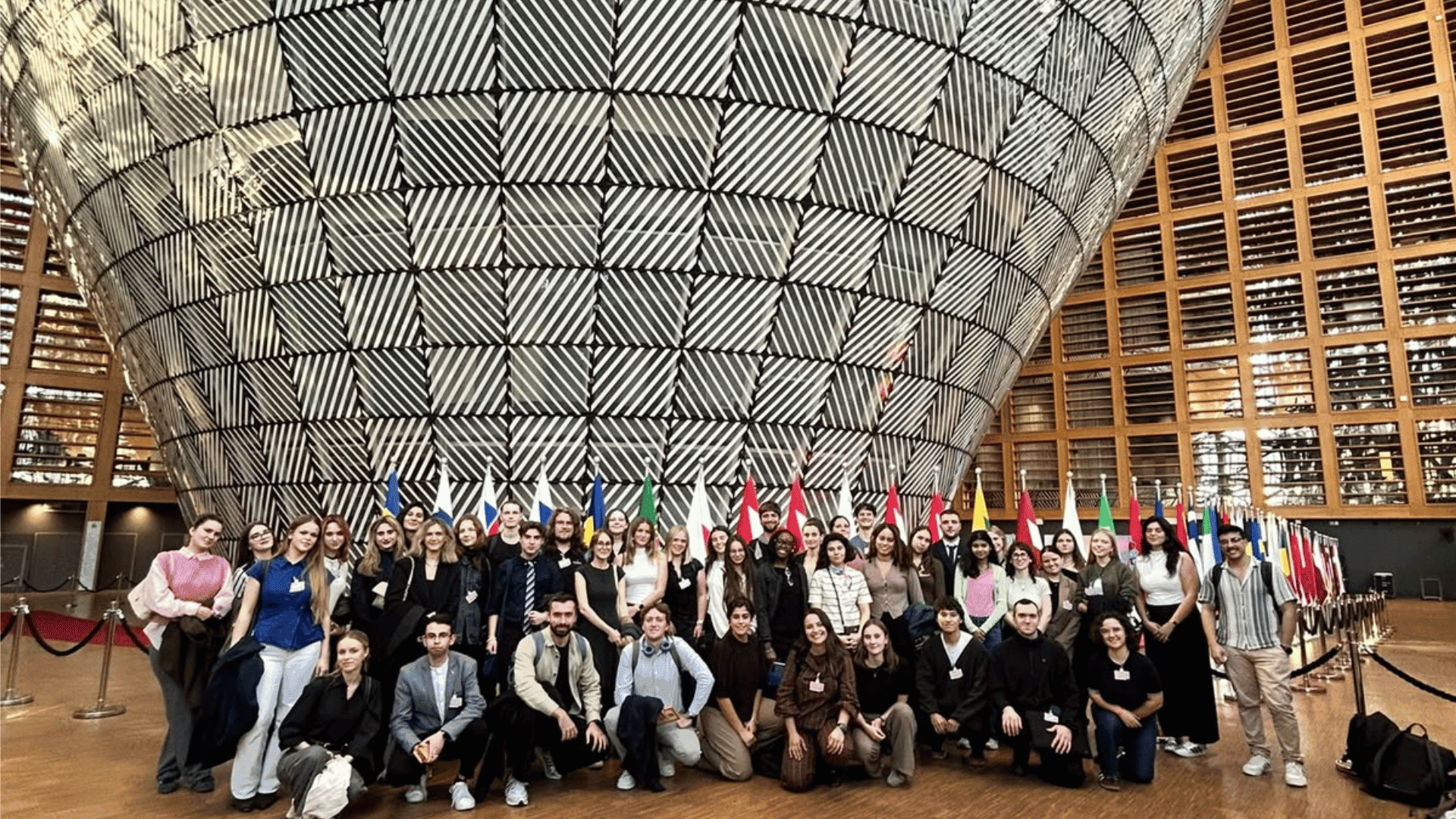 fundacion-dialogos-participa-ceeyouth4europe Participantes en el encuentro del proyecto europeo CEEYOUTH4EUROPE celebrado en Bruselas. Fundación Diálogos
